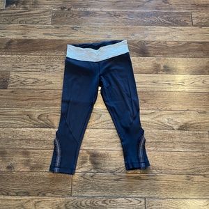 Lululemon Athletica Black Cropped Reflective Leggings, Size 6, Black
